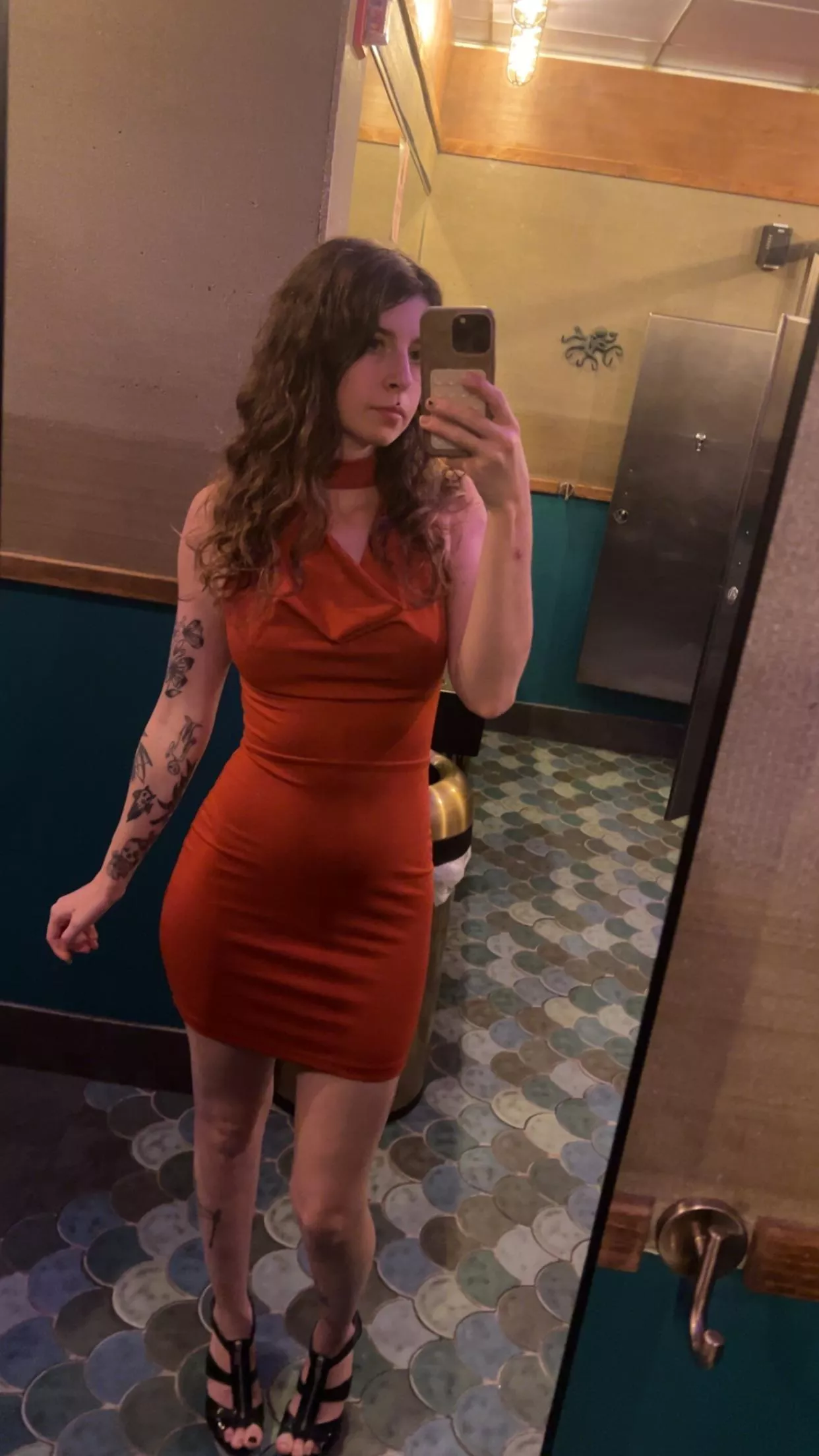 This dress really shows off my small waist 