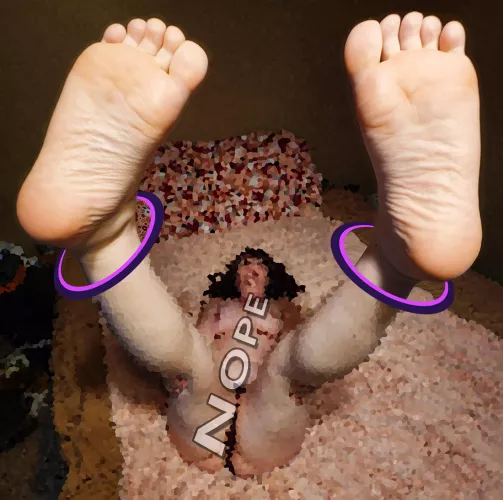 Too bad loser, you deserve nothing but feet