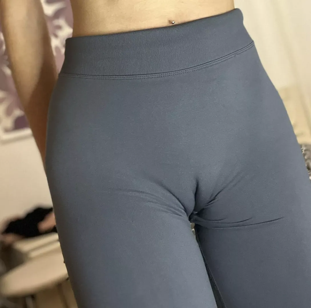 wearing leggings is my favorite thing to do because I like to show off my camel