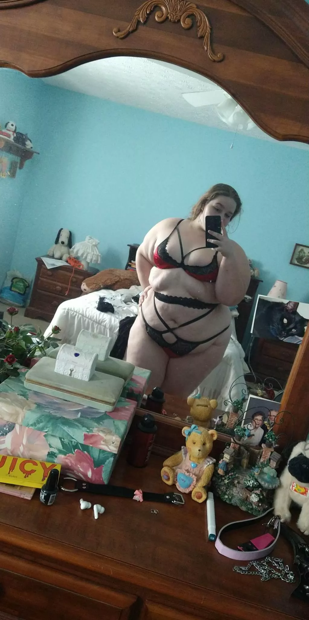 Who wants to see how creamy and wet I stay 