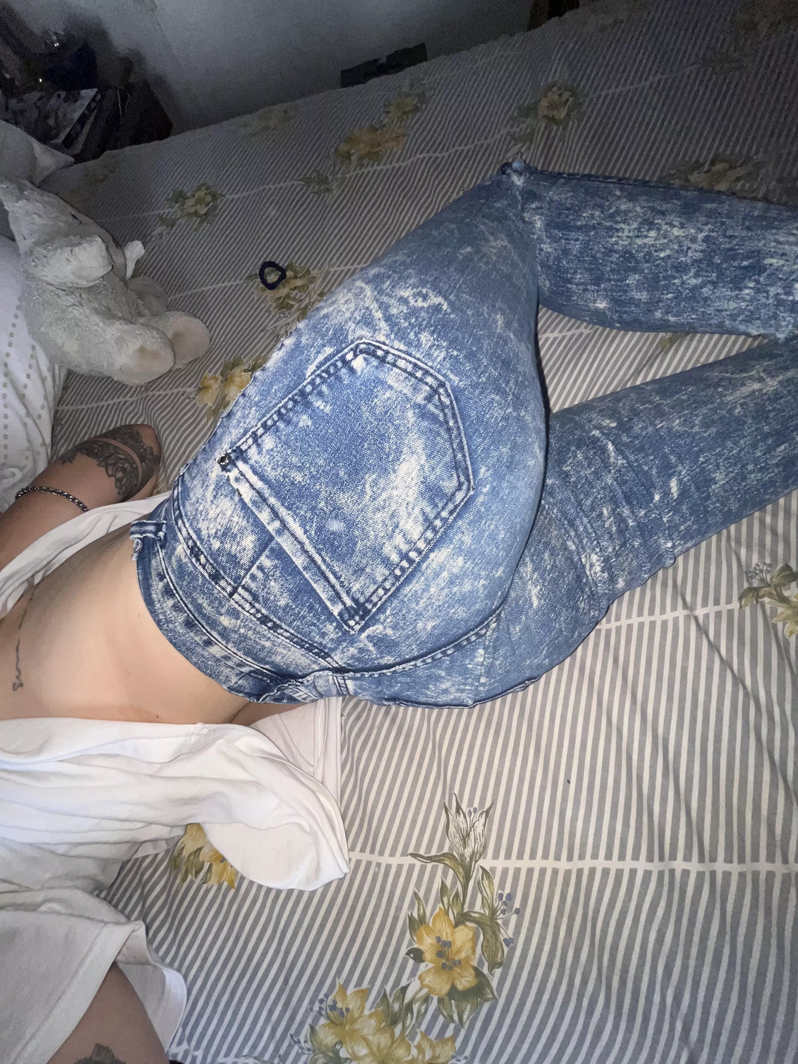 Would u handle this big, pretty jeanny ass? 