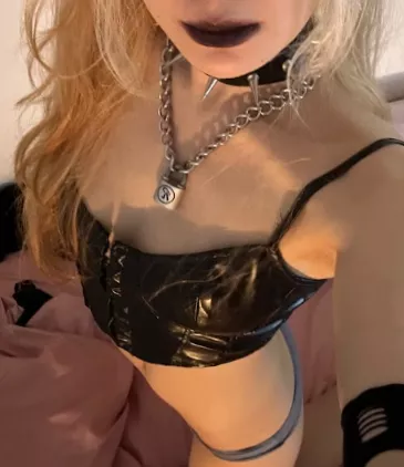 would you date a skinny woman like me?