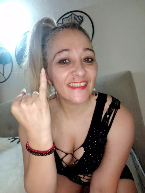 You have a dick the size of my fingernail 🤣