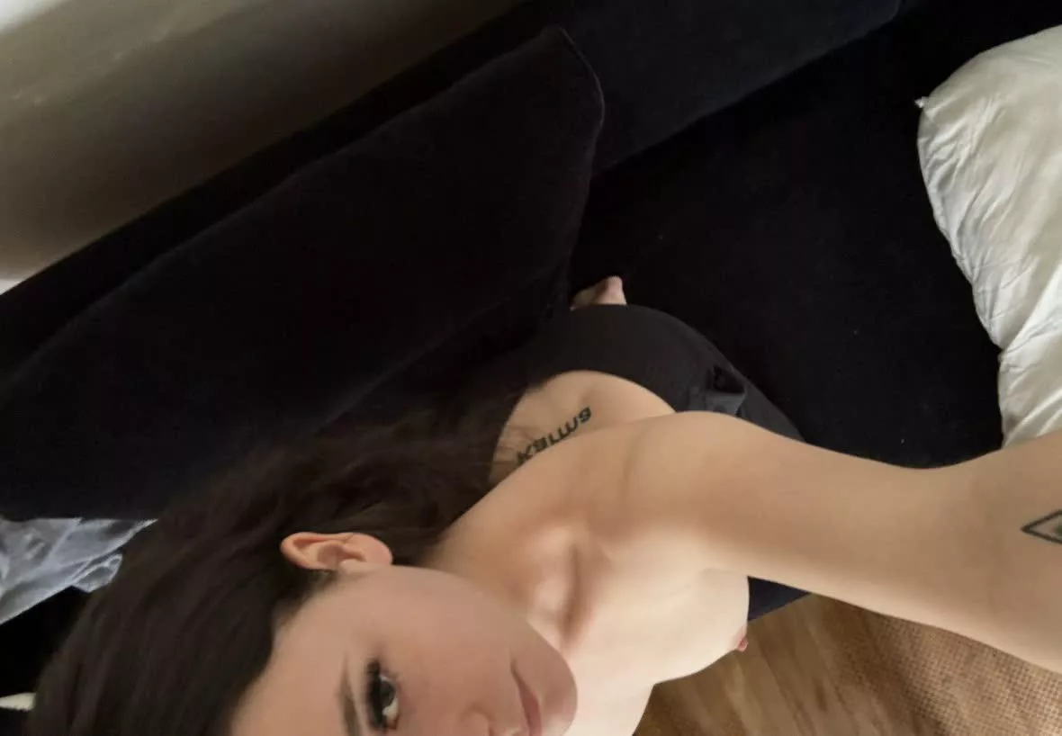  18[F4M] - If your cock is over 4 inches, hmu. Ready to have some fun after getting cheated on