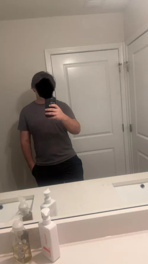 19 [m] looking for a fwb or hookup