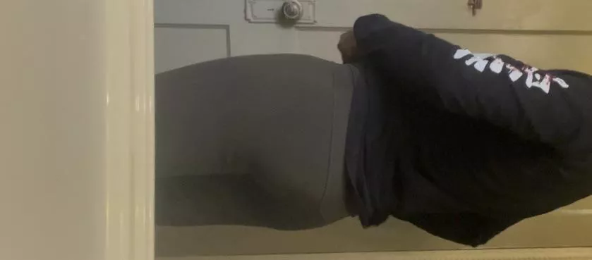 22 year old Femboy looking for gamer mommy on pc.