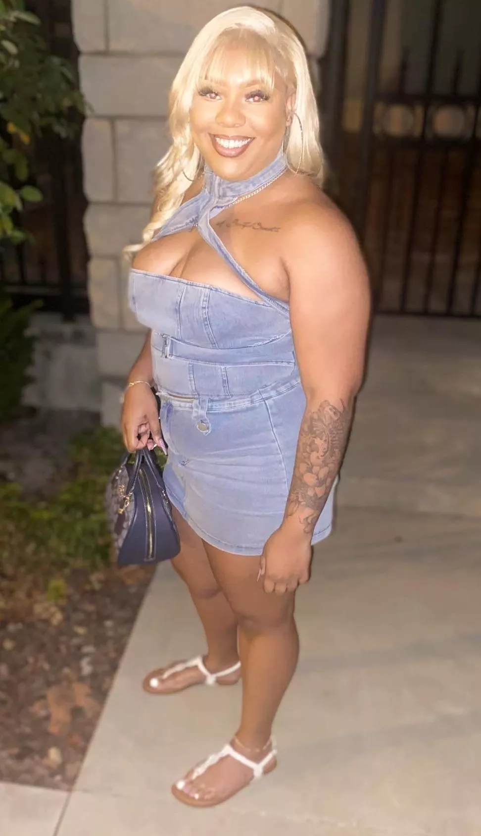 27M 28F Sharing my queen with all big dicks HMU😈💪🏾🔥