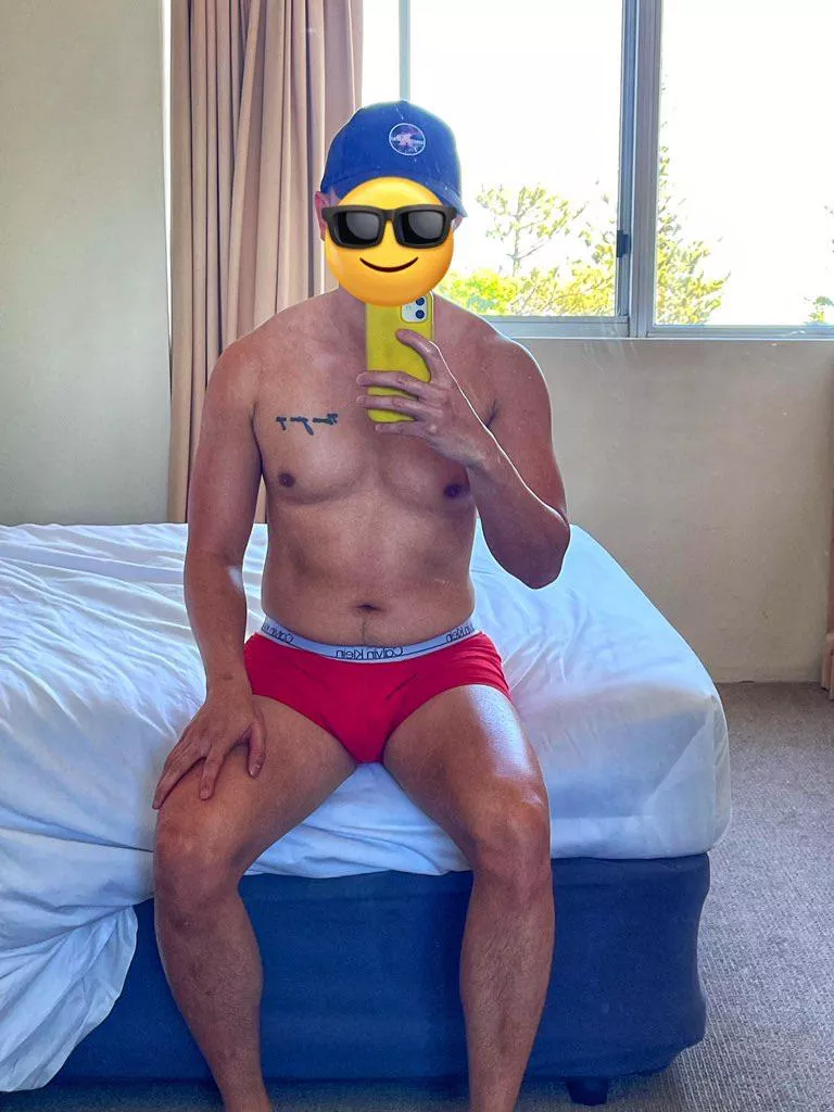 28 Asian bottom can host looking for tops tomorrow evening