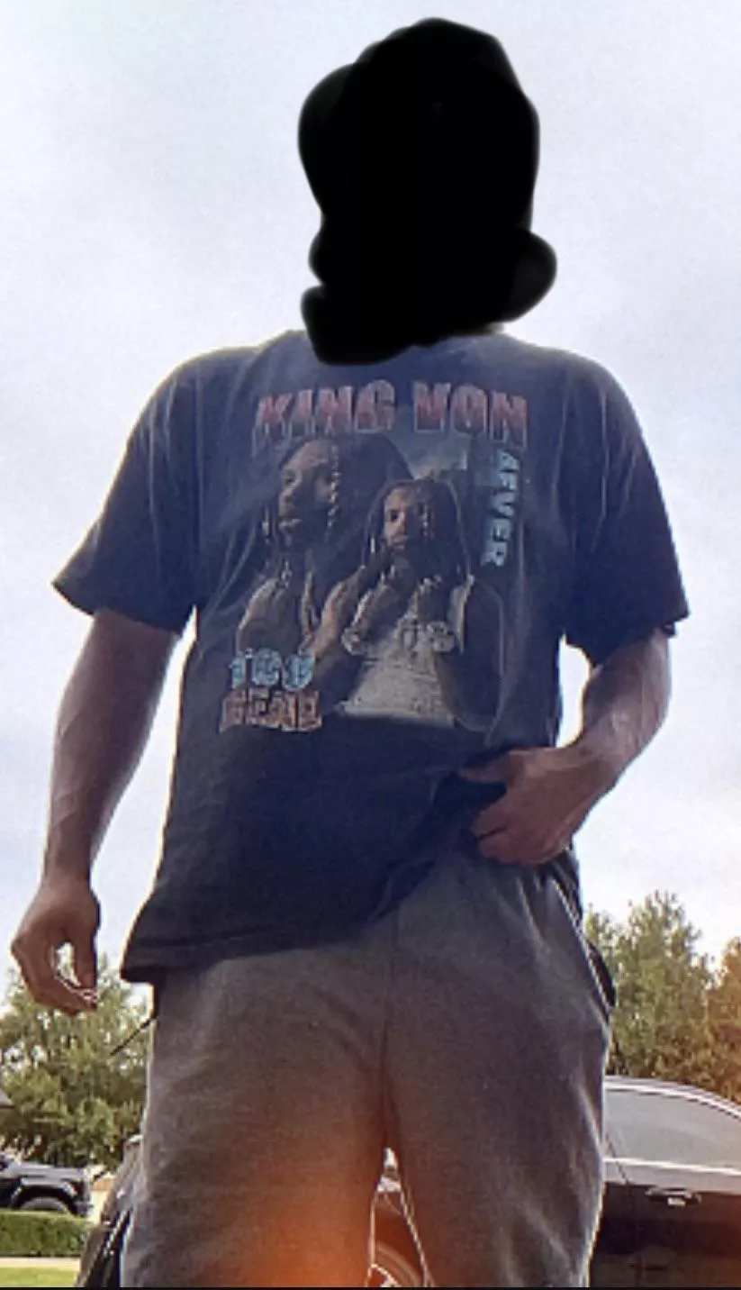 32M Tall Black M4F in Denton near UNT looking for FWB who is DTF. BBW/Thick women preferred.