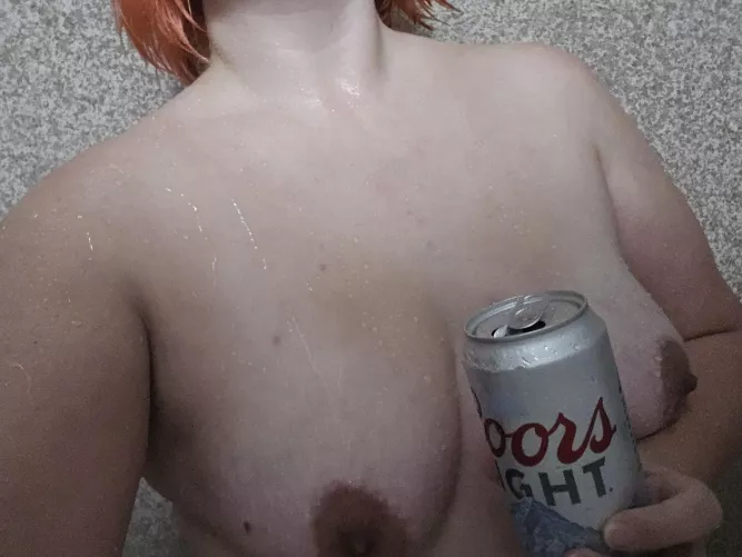 A coors light is making this shower just right 