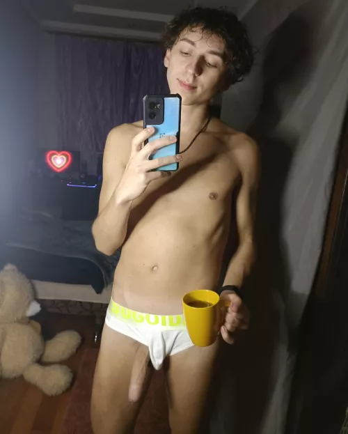 A slim body and an erect penis for a good mood