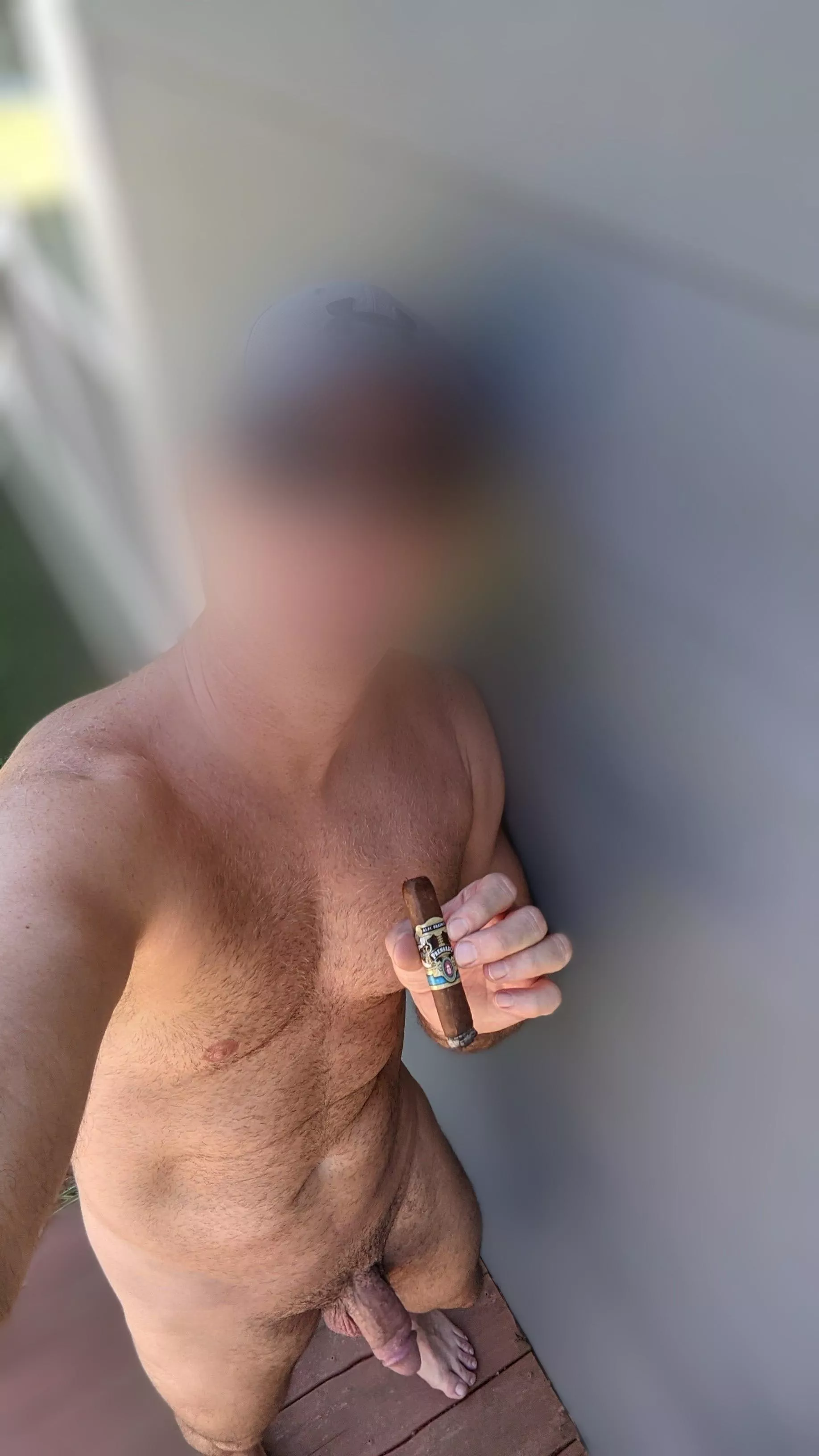 Another naked cigar 