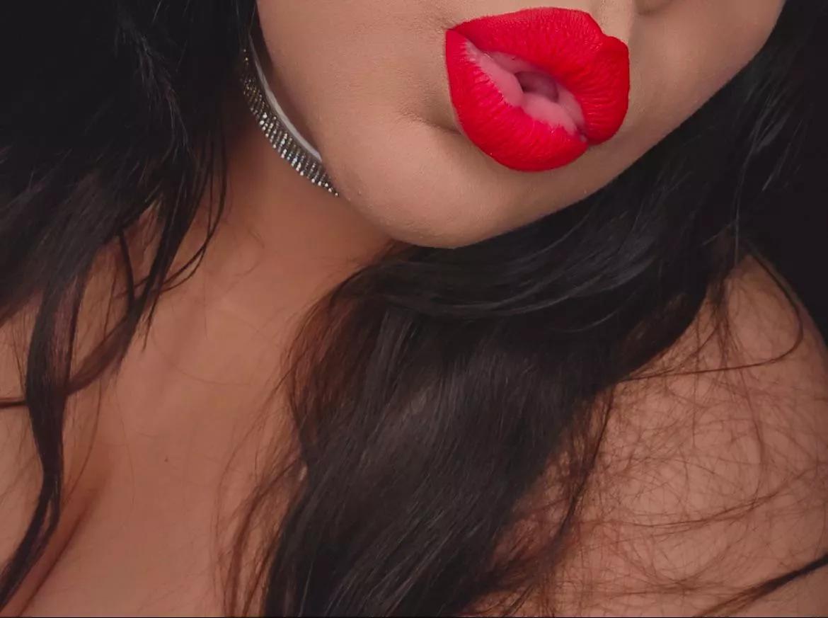 Another pretty girl with pretty lips 