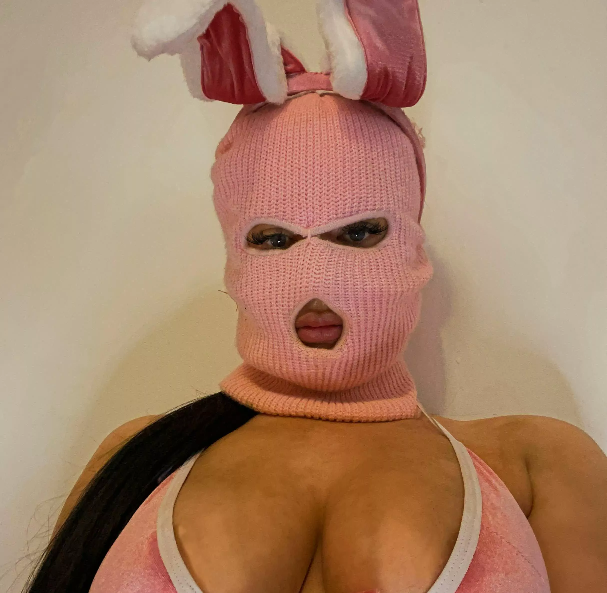 Be honest and rate my sexy cleavage please