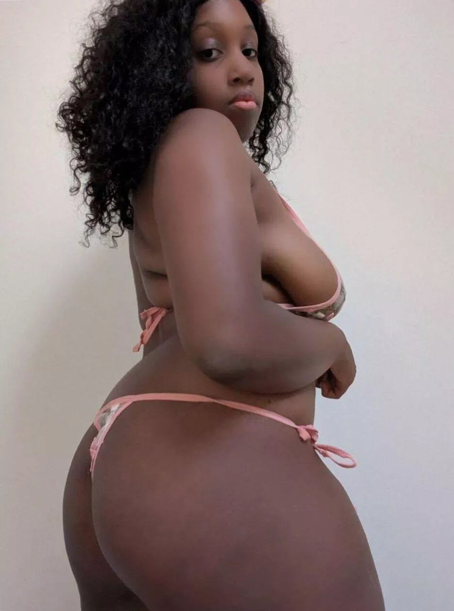 Chillin’ with my best asset 🍑