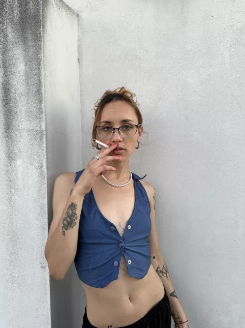 Cigarettes are for stressed pretty girls 👀😋