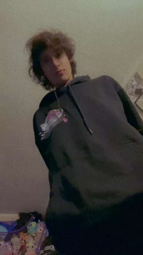 Cum play with meee 🥺💦