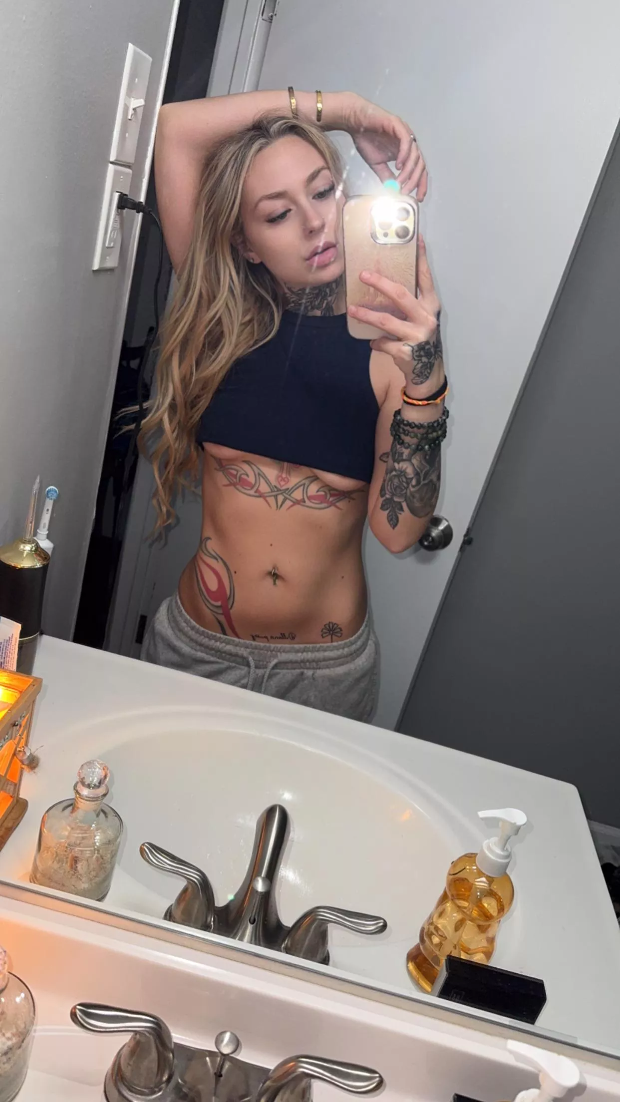 Cum say hiii😇 I’m newer here, OnlyFans link 👇🏽 