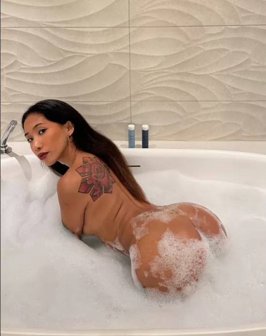 do older guys like to finish inside an Asian girl like me?
