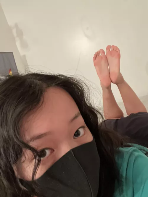 Doing customs all night of my sexy feet 💕💕 HMU babes 👅