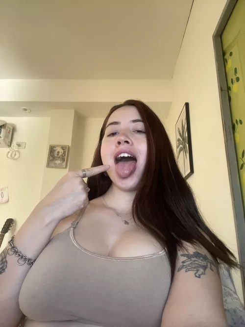 {f} Slide down my throat I want to see how it feels when you wiggle down and try to grip on the slippery surface 😍🤲🏻😮😈