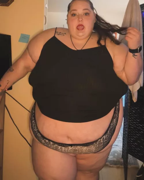 Fat and horny and i want someone to play with