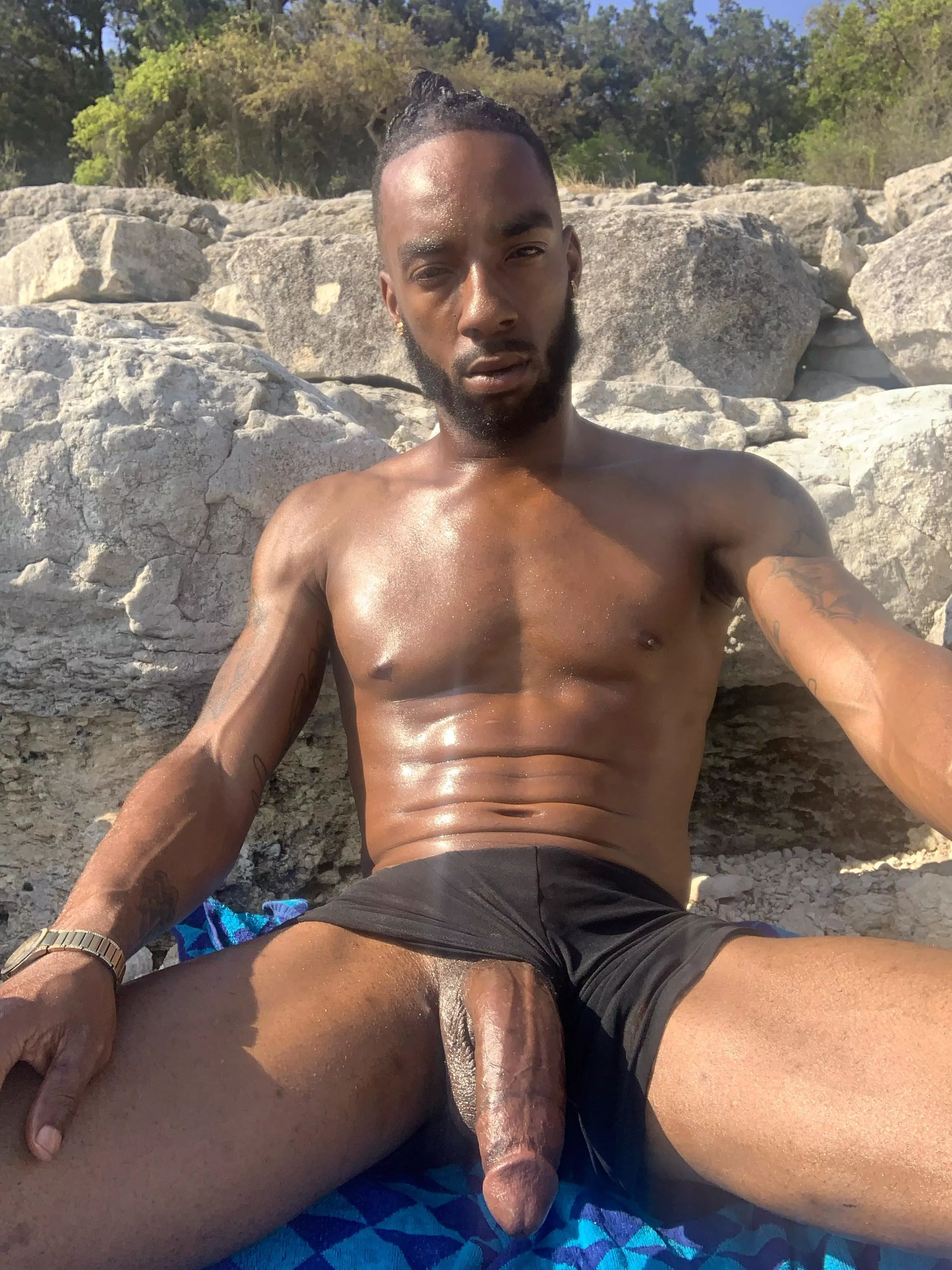 Found me a nice spot on the rocks. This place is so chill