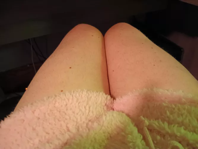 Got so suuuuper comfy shorts and about to enjoy some puppy 🍃🍃🍃