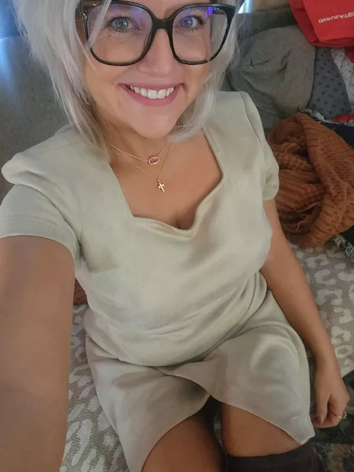 Gotta dress sexy and revealing, even when it's only16 degrees outside. 😘