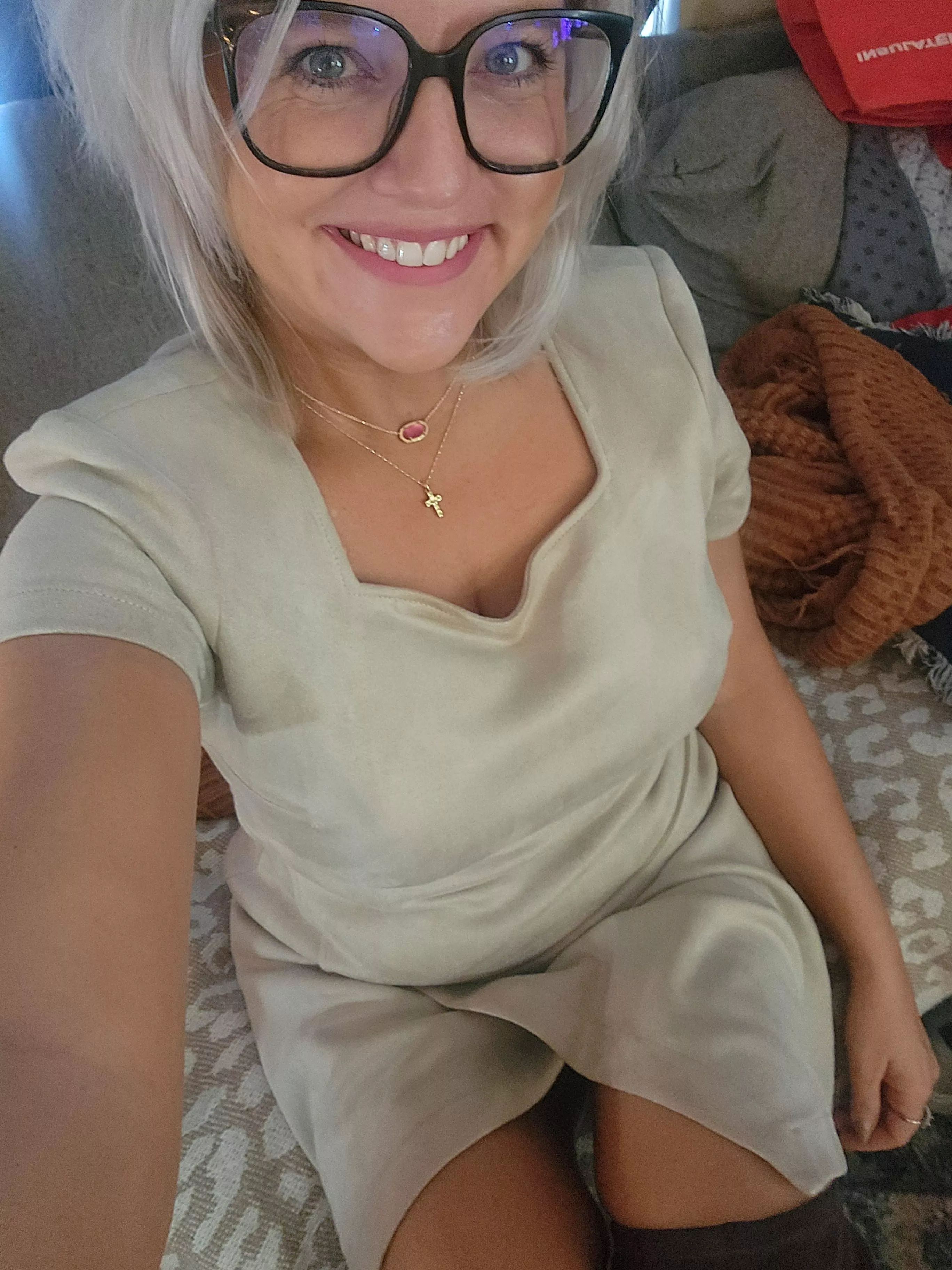 Gotta dress sexy and revealing, even when it's only16 degrees outside. 😘