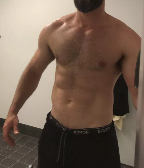 Gy(m) changeroom fantasy - Any mischievous girls NOR looking for a naughty adventure?