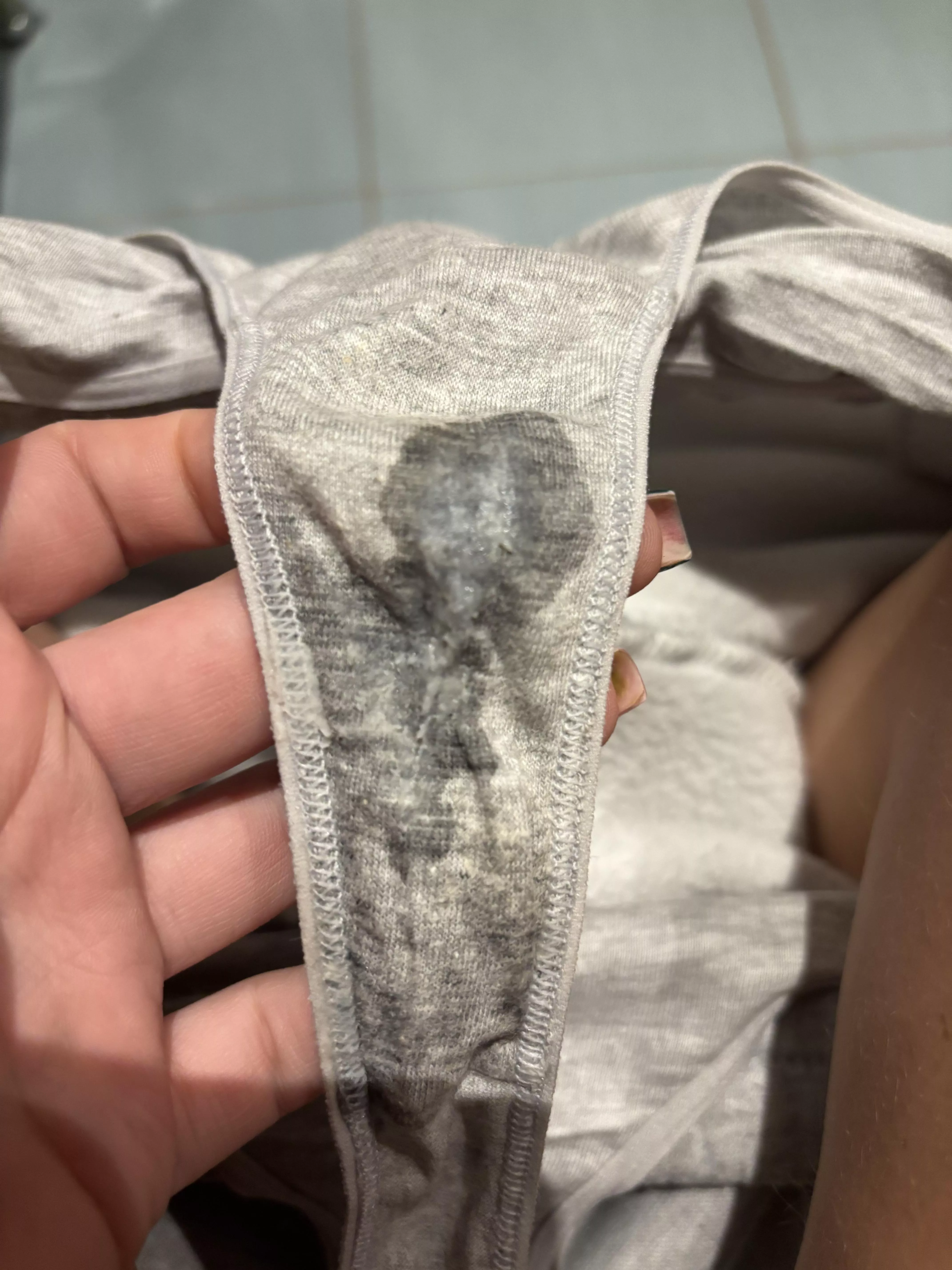 Happy humpday! 🩶 what do we think of this grey pair? Not sure if I still prefer black ..