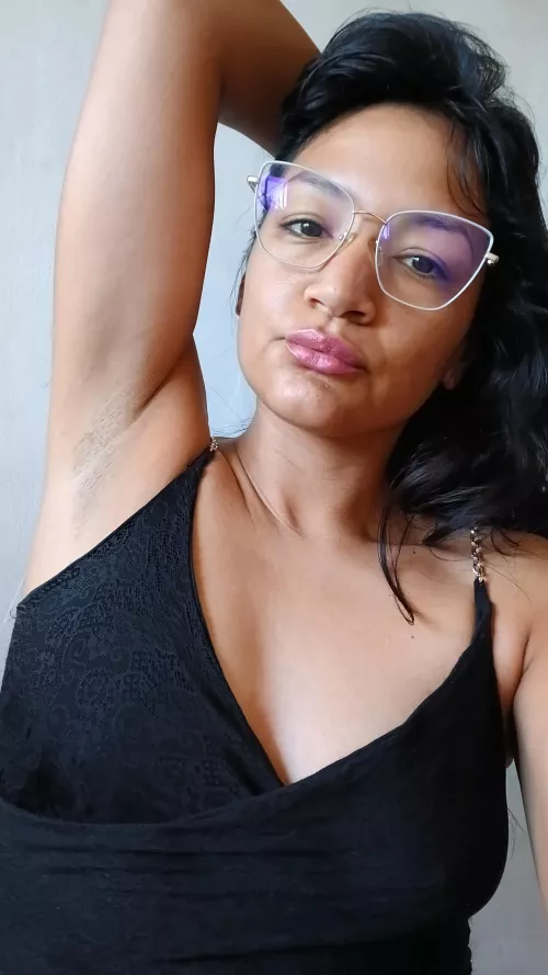 hey love, I am available for sexting or custom before going to sleep, I can fulfill all your fetishes and fantasies