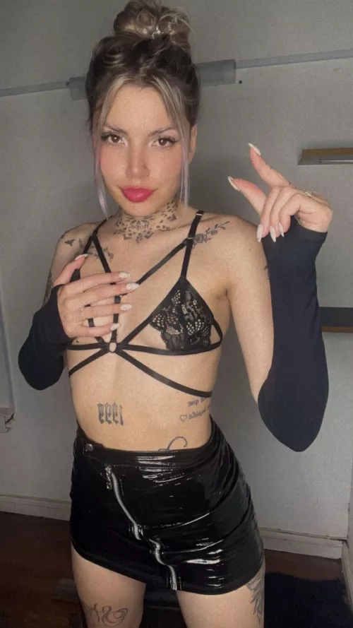 How many inches do you have? I bet 1 🤏🏼