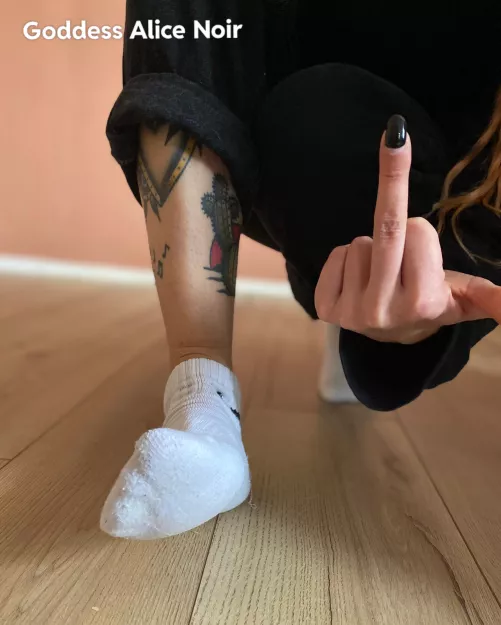 I hate to break it to you but youre not worthy of seeing more then my socks