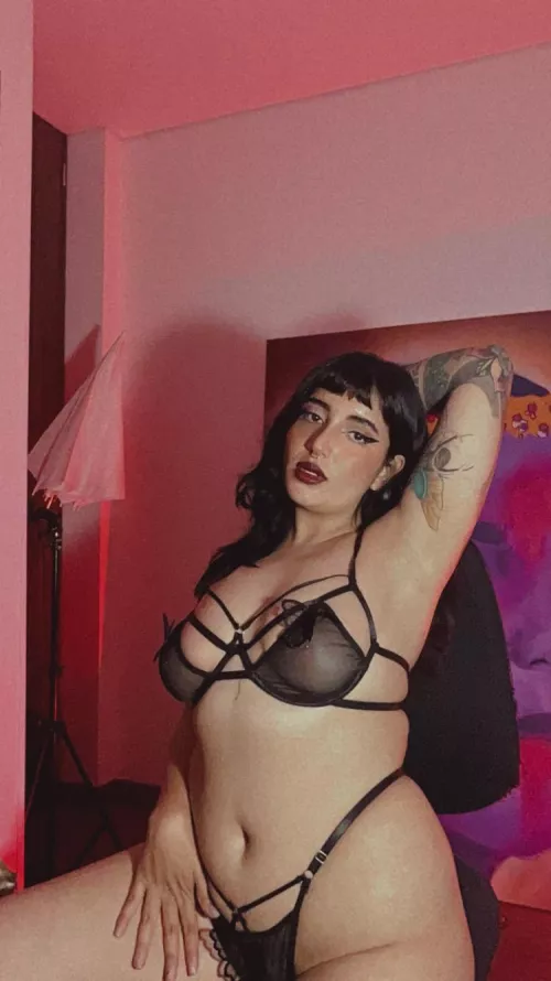 I need a man that can satisfy my horny needs
