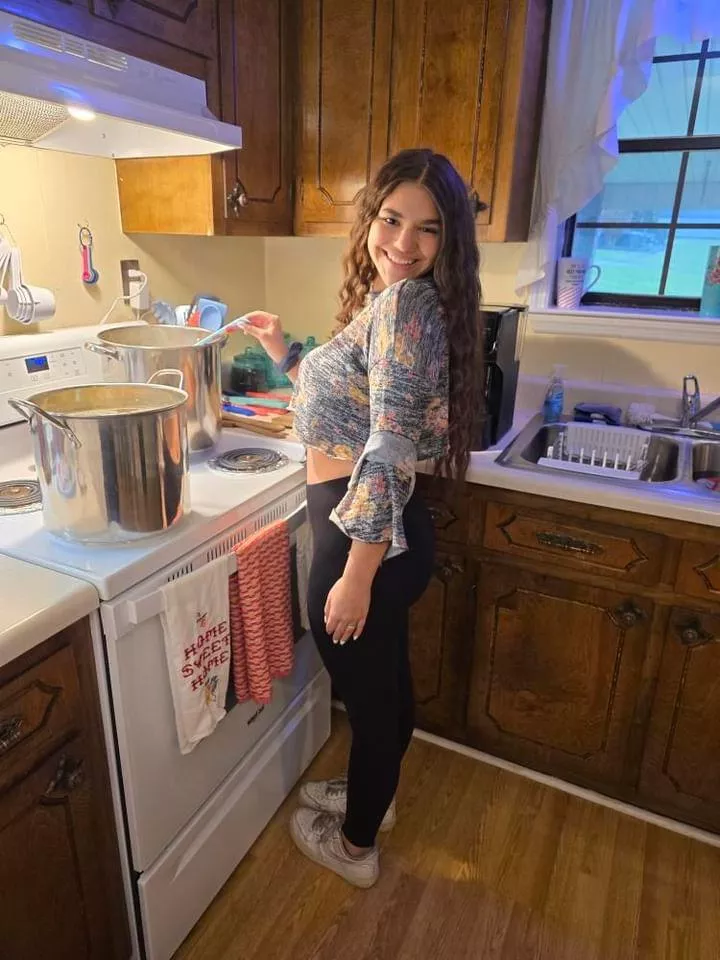 I'll cook for you if you eat me out next😏 