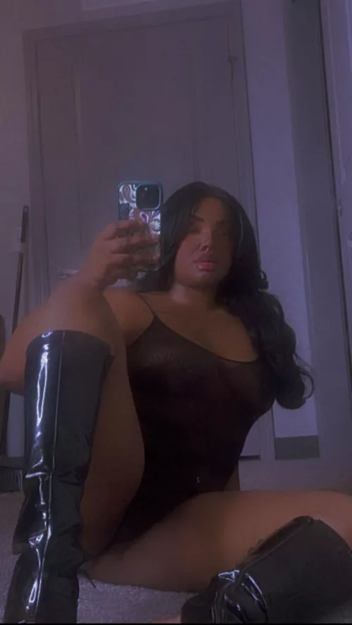 I'M THE PRIZE... and a simps wallet is the entry fee. 🥰✨