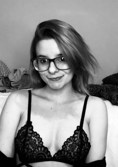 Imagine not having a domme, I'm embarrassed for you!