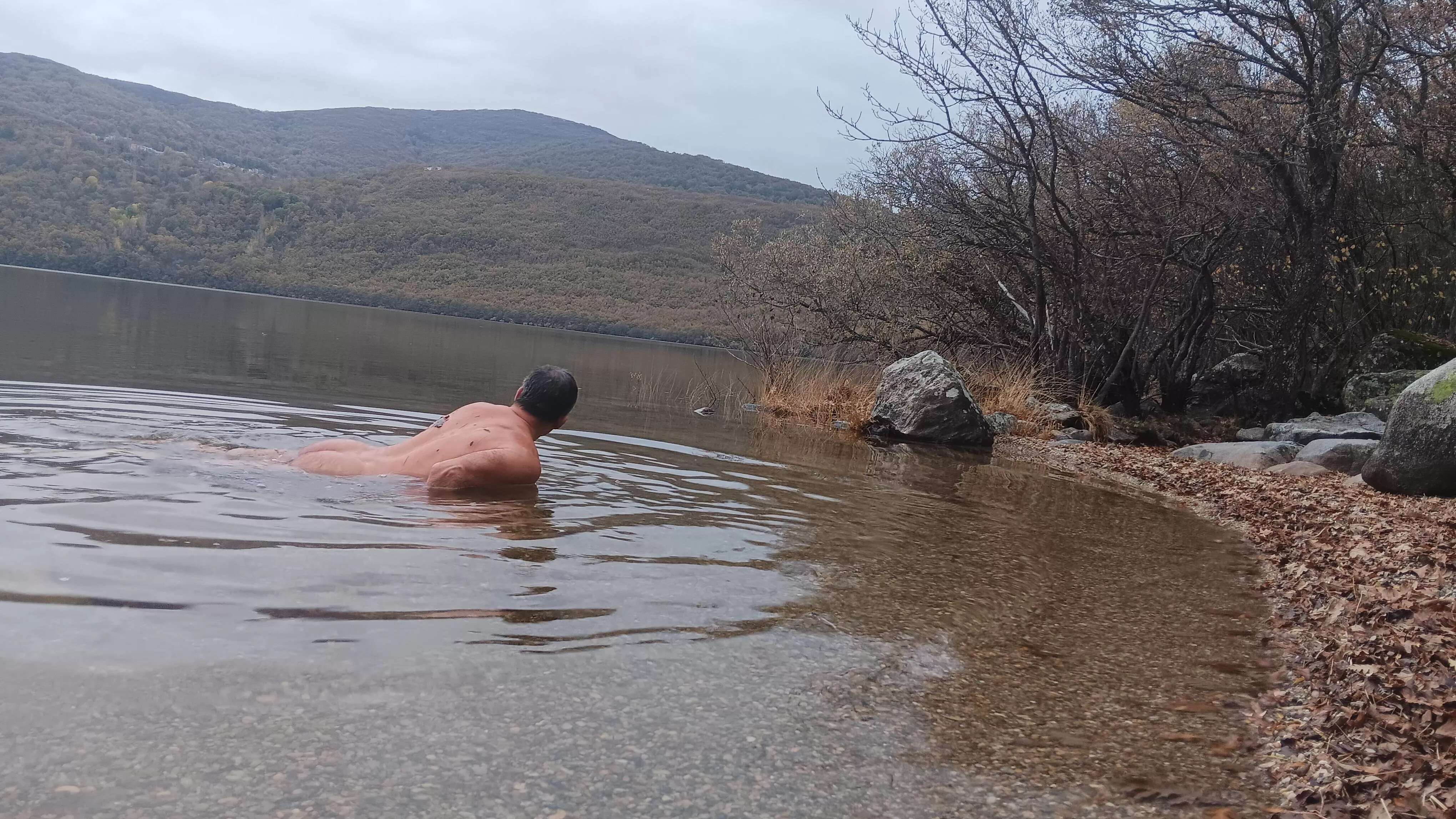 Its a challenge for me. Autumn nudist time (water 8⁰C) 