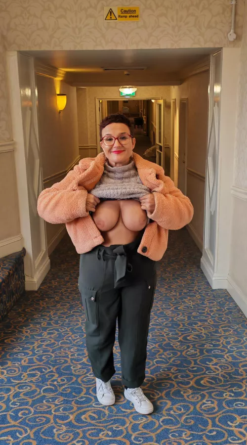 It's not so easy with all the layers on in winter haha 42 UK