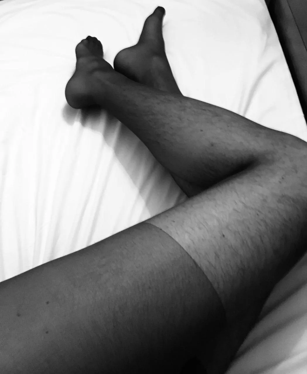 Legs in black and white 🖤🤍