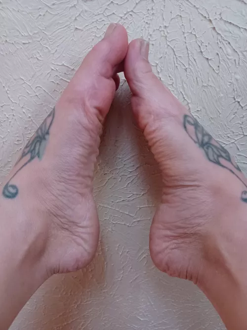 Momma's Arches Needs A Good Rubbing!!