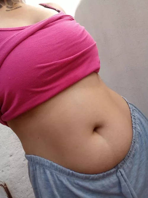 My belly button is too sensitive and ticklish today 