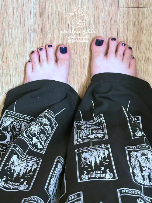 My new pedi is so perfect. you’re welcome for getting to even see, feet freaks. ʚ♡ɞ now send to show me how thankful are.