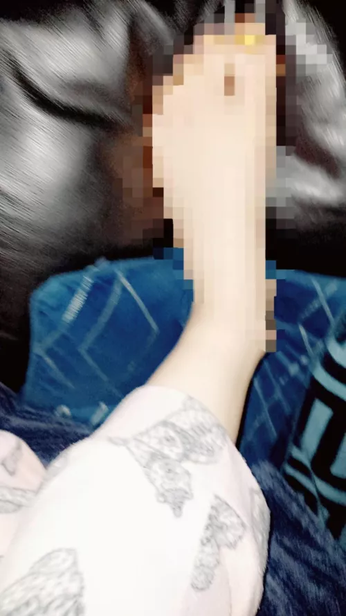 One blurry foot pic + pixels = you being forever grateful 
