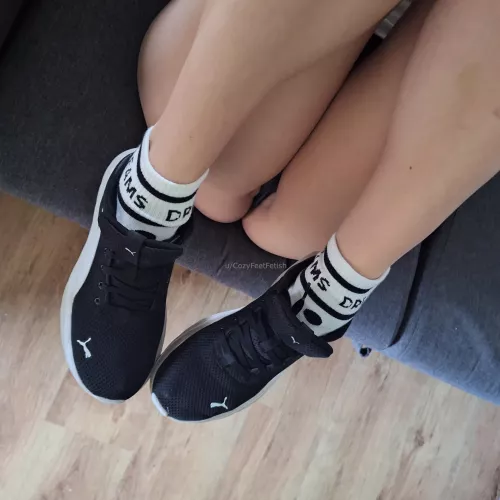 Only the shoes have to stay