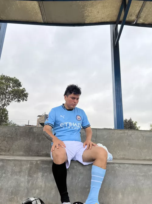 Phew if you knew how my socks smell here, haha would you want to sniff them?