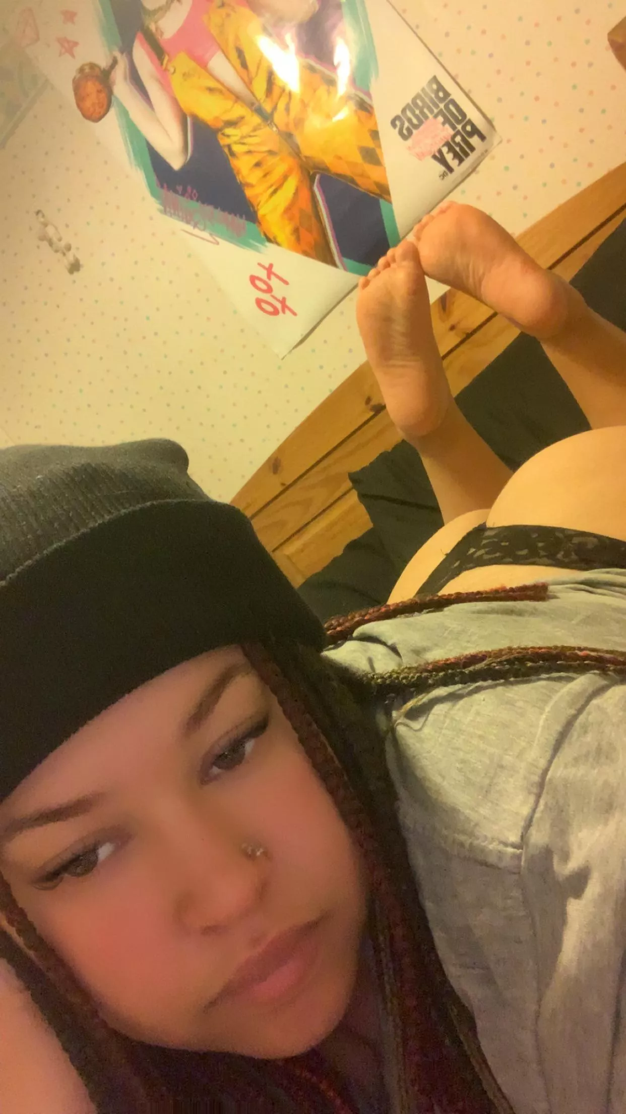 Pretty face with a great ass & feet. pay me piggies π Pretty face with a great ass & feet. pay me piggies π
