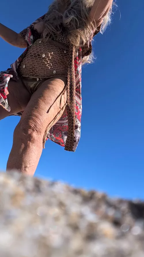 Runaway mom by the sea